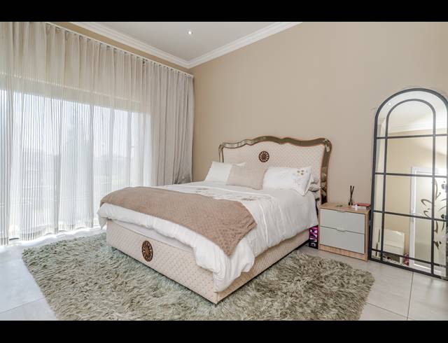 5 BEDROOM HOUSE FOR SALE IN BLUE VALLEY GOLF ESTATE